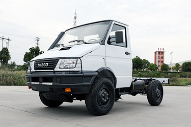 4×4小型長頭越野底盤_NJ2045依維柯四驅(qū)改裝_多功能四驅(qū)短頭卡車出庫